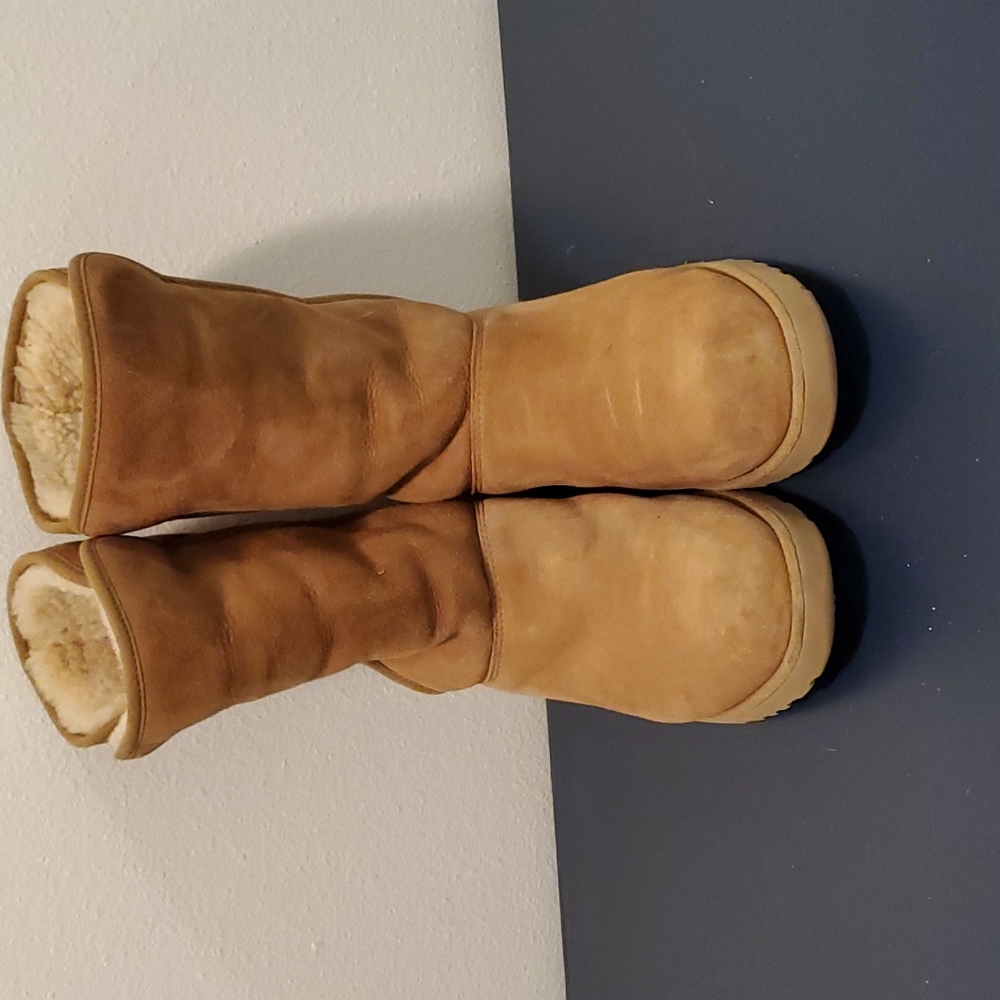 Womens size 9 Ugg wedge winter boots